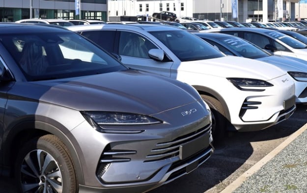 Американская Tesla по итогам 2025 года уступила лидерство по глобальным продажам на рынке электромобилей китайской корпорации BYD.