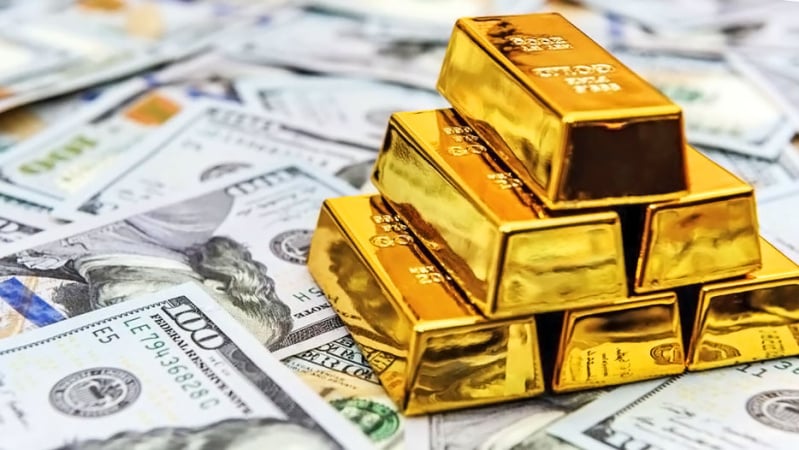 Почему в 2025 году золото победило