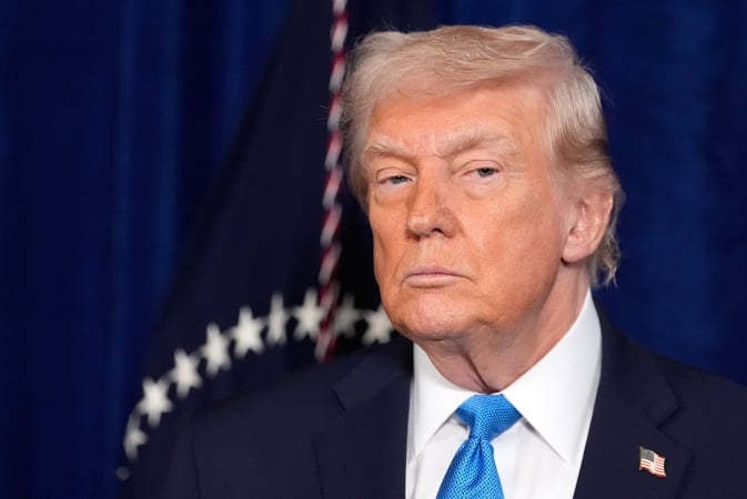 Адміністрація президента США Дональда Трампа вивчає різні стратегії для встановлення контролю над Гренландією, причому не виключається навіть залучення американських збройних сил.