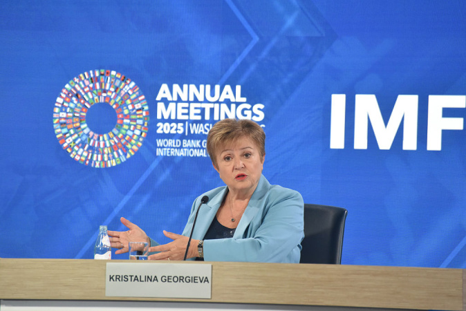 Международный валютный фонд готовится к возможности быстрой распродаже активов, деноминированных в долларах США, заявила в понедельник его директор-распорядитель Кристалина Георгиева, пишет Euractiv.► Читайте страницу «Минфина» в фейсбуке: главные финансовые новостиСценарии ФондаПо ее словам, МВФ рассматривает сценарии, связанные с резкими изменениями на рынках активов, номинированных в долларах США.