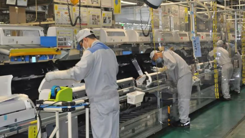 Незалежно від галузі чи посади, зарплати українців, які працюють у Польщі, неухильно зростають.