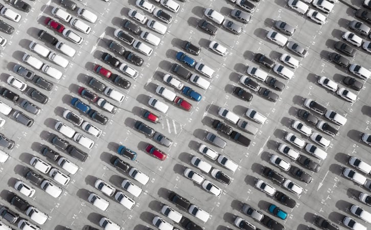 Авторынок ЕС в 2025 году: ДВС впервые сравнялись с гибридами