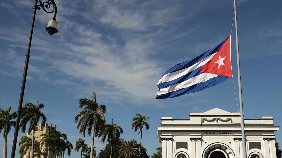 Президент США Дональд Трамп подписал указ о введении жестких санкционных мер против любых государств, поставляющих нефть на Кубу.