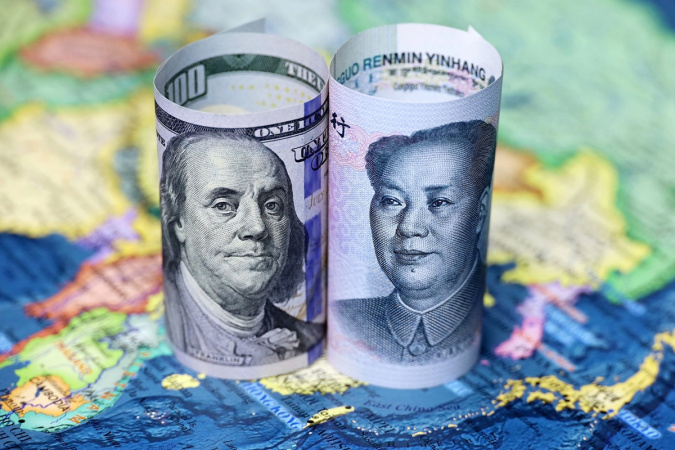 Вперше з 2023 року частка долара США в розрахунках перевищила 50,5%, частка євро зменшилася до 21,9%.