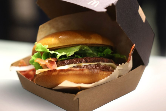 У різних країнах мережі помічають одну й ту саму тенденцію: клієнти худнуть, їдять менше та дедалі рідше обирають солодке й булочки.