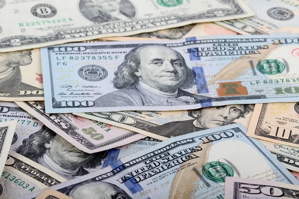 Федеральная резервная система на этой неделе вложила $18,5 миллиарда в банковскую систему США через ночные выкупы — четвертое по величине вливание ликвидности со времен пандемии, даже превзойдя пик дотком-пузыря.► Читайте телеграмм-канал «Минфина»: главные финансовые новостиПик вливанияГрафик показывает, что с 2021 года пик вливания ликвидности в основном пришелся на пандемию и экономический стресс, что отражает ограничение банковских резервов, возможно, вызванное спросом на финансирование в конце квартала или более широким кредитным кризисом.