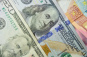 Долар на межбанке подешевел, евро - подорожал
