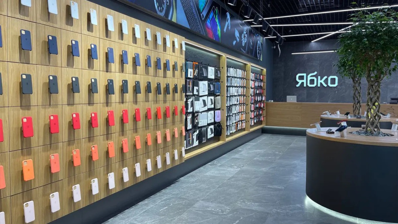 Источники правоохранительных органов сообщают, что несколько дней назад детективы БЭБ провели серию мероприятий в местах хранения, накопления и распределения контрабандной техники сети «Ябко» во Львовской области.