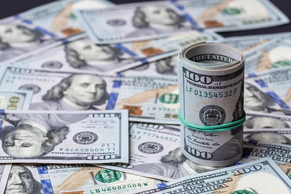 Євро летить вниз 0,8%, фунт майже на 1% вниз.