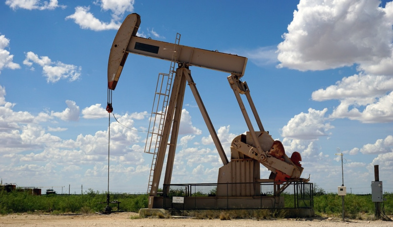 Нафтовий шторм: ціни зростають на 3%, поки Трамп готує морські конвої