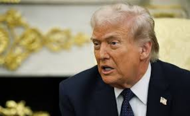 Трамп прокомментировал возможность снятия санкций для стабилизации цен на нефть в ходе пресс-конференции в ночь на вторник.