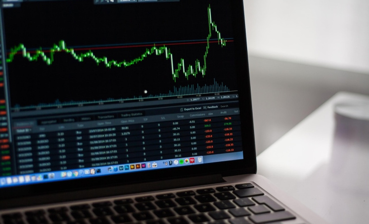 Ф’ючерси у США падають на тлі нового стрибка цін на нафту