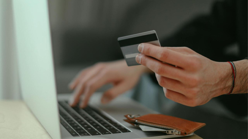 В Верховной Раде готовятся к рассмотрению правительственного законопроекта № 14327, который формально должен приблизить Украину к Единой зоне платежей в евро (SEPA), но фактически создает архитектуру беспрецедентного финансового надзора.