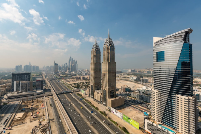 Недвижимость Дубая обвалилась на 32%