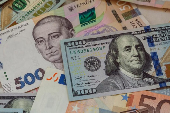 Долар та євро подорожчали на міжбанку у середу, 25 березня.