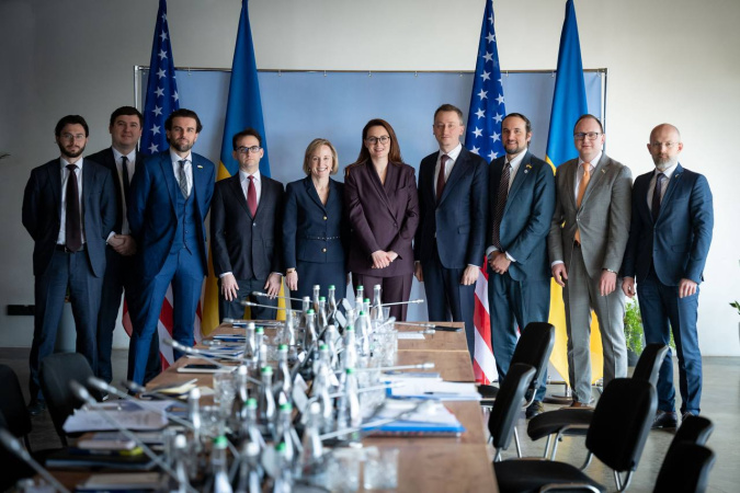 25 березня Рада Американсько-українського інвестиційного фонду відбудови (URIF) затвердила першу інвестицію Фонду — в українську dual-use технологічну компанію Sine Engineering.