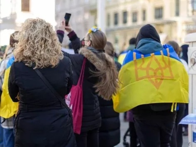 У країнах Європейського Союзу розпочали новий етап дискусій щодо можливого продовження тимчасового захисту для українців, які були змушені виїхати через повномасштабну війну.