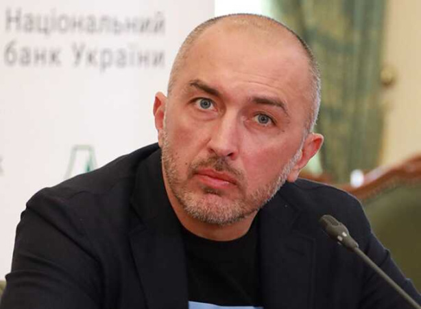 Голова Національного банку України Андрій Пишний заявив, що регулятор перевіряє обставини інциденту, пов’язаного з можливим порушенням банківської таємниці, та наразі аналізує надані банком матеріали.