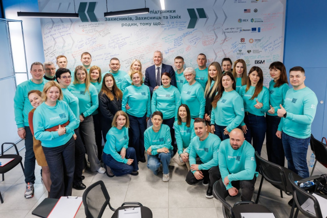 Приватбанк вводит новый подход к обслуживанию военнослужащих и ветеранов, проходящих лечение или реабилитацию, создавая Службу инклюзивного сервиса.