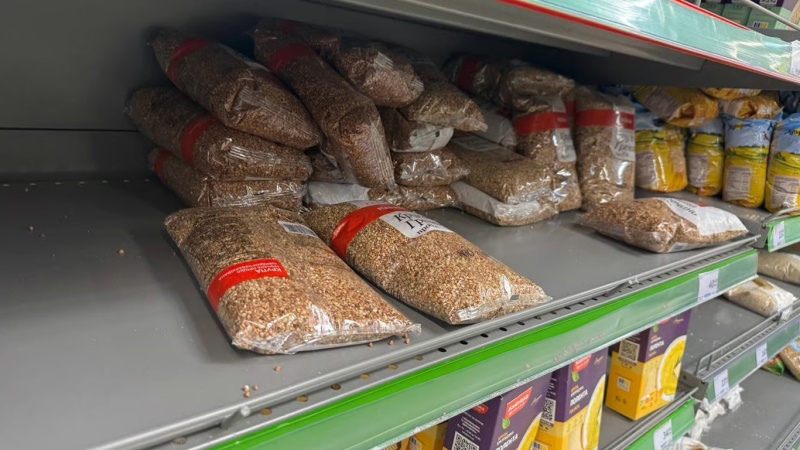 Рост цен в розничной торговле обусловлен прежде всего уменьшением объемов производства в прошлом году и сезонным сокращением запасов накануне нового урожая.