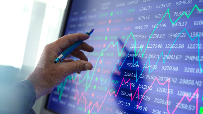 Великий капітал агресивно скорочує ризики, фіксуючи рекордні обсяги чистого продажу акцій на світових ринках.