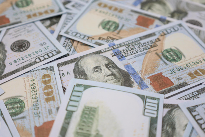 Соединенные Штаты продолжают наполнять экономику необеспеченной ликвидностью, несмотря на официальные заявления о борьбе с инфляцией.