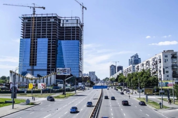 Київський довгобуд Sky Towers на проспекті Берестейському продали на торгах 8 квітня, вказано на сайті електронних аукціонів OpenMarket (ДП «СЕТАМ»).► Читайте сторінку «Мінфіну» у фейсбуці: головні фінансові новиниДеталі продажуSky Towers продали на аукціоні 8 квітня 2026-го за стартовою ціною 560,5 млн грн.