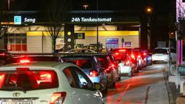 Влада Німеччини намагається зупинити зростання цін на пальне: тимчасово знизить податок