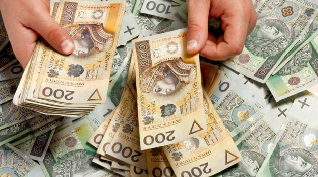 Темпи зростання середньої заробітної плати в Польщі поступово уповільнюються, а сам ринок праці стає дедалі більше сегментованим залежно від галузі.