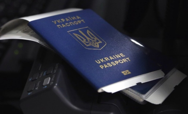 Продленные загранпаспорта стали недействительными: кому нужно заменить документ