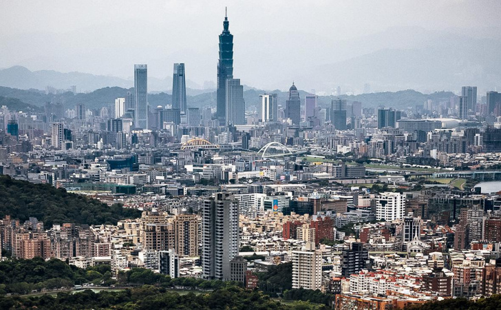 Общая рыночная капитализация тайваньских акций по состоянию на среду, 15 апреля, достигла $4,14 трлн, превысив показатель Великобритании в $4,09 трлн, сообщает Bloomberg.