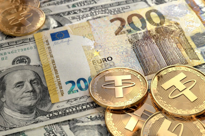 Українці, які працюють, живуть або тимчасово перебувають у країнах ЄС, регулярно шукають зручні способи передати гроші до України.