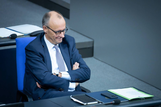 Уряд канцлера Німеччини Фрідріха Мерца хоче допомогти людям впоратися зі зростанням цін, виплачуючи спеціальну надбавку.