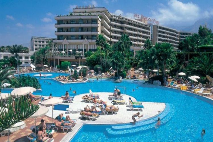 Квартира чи готельний номер за кордоном: що обрати інвестору