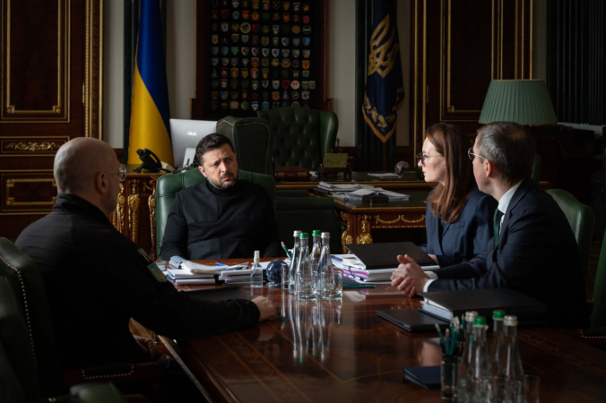 Україна відремонтувала пошкоджену ділянку нафтопроводу «Дружба», заявив президент України Володимир Зеленський у вівторок, 21 квітня.► Читайте сторінку «Мінфіну» у фейсбуці: головні фінансові новиниВідновлення нафтопроводу«Як і було визначено в комунікації із Євросоюзом, Україна виконала ремонтні роботи на ділянці нафтопроводу „Дружба“, що була пошкоджена російським ударом.