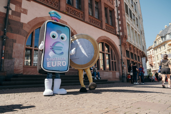 Европейский центральный банк сделал очередной шаг в попытке Европы вырваться из-под контроля американских платежных гигантов.