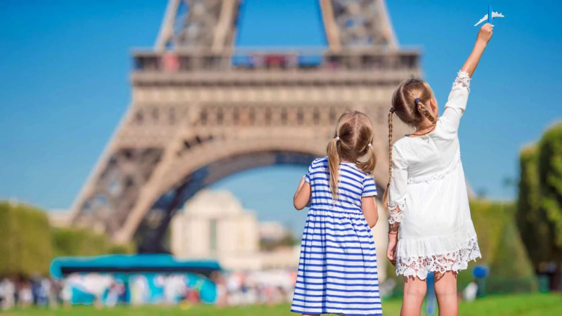 У Франції з 1 березня 2026 року набули чинності нові правила нарахування сімейних допомог, які змінюють порядок виплати доплат для родин із дітьми.