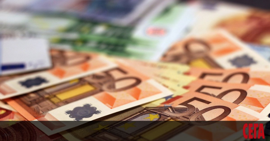 Курс долара та євро зросли у понеділок, 27 квітня на 3−5 копійок.