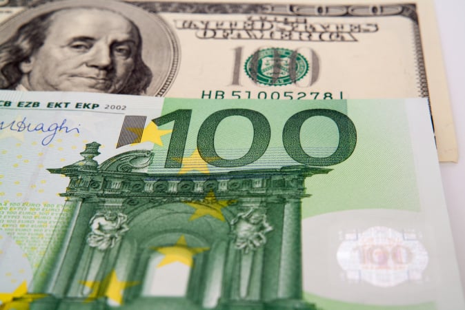 Наприкінці квітня валютний ринок України продемонстрував стабілізацію, яка супроводжувалася корекцією курсу європейської валюти на тлі геополітичної напруженості у світі.