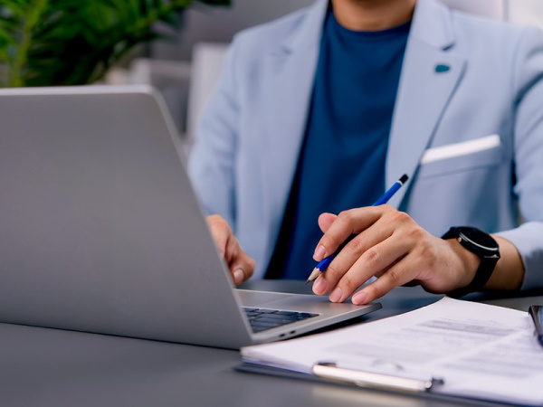 Sense Bank пропонує бізнесу повний спектр банківських гарантій: тендерні, гарантії виконання контрактів, повернення авансового платежу та гарантії платежу.