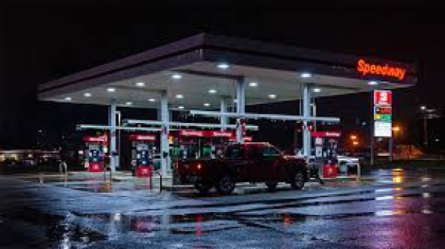 Середня ціна на бензин у США зросла до найвищого рівня майже за чотири роки після ударів США й Ізраїлю по Ірану наприкінці лютого.