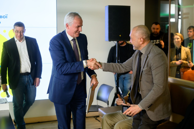 Приватбанк встановив одразу 2 два національні рекорди в рамках Всесвітнього тижня грошей: найбільша кількість дітей, для яких провели уроки з фінансової грамотності, яких навчили фінансовій грамотності та найбільша команда корпоративних волонтерів.