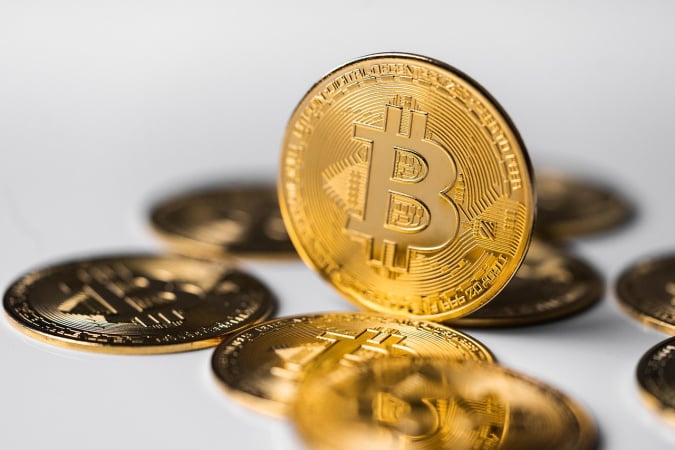 Збитки від краху криптопіраміди DSJ Exchange сягнули $150 млн, притоки в криптофонди скоротилися: що нового