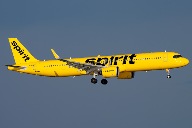 После того как 2 мая 2026 года авиакомпания Spirit Airlines объявила о немедленном прекращении деятельности, TikTok-блогер Хантер Петерсон предложил «национализировать» авиакомпанию с помощью краудфандинга.