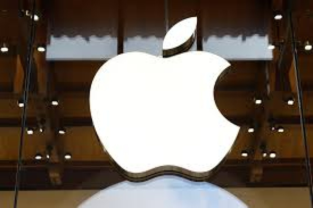 Apple выплатит по $25−95 американцам, которые купили iPhone 15 и 16 с июня 2024-го по март 2025 года, чтобы прекратить коллективный иск против компании о недостоверной рекламе, сообщила Financial Times.► Читайте «Минфин» в Instagram: главные новости об инвестициях и финансахЧто известноИстцы обвинили компанию в рекламном «продвижении возможностей ИИ, которых не существовало на тот момент, не существует сейчас и не будет существовать в течение двух или более лет», чтобы увеличить продажи iPhone.