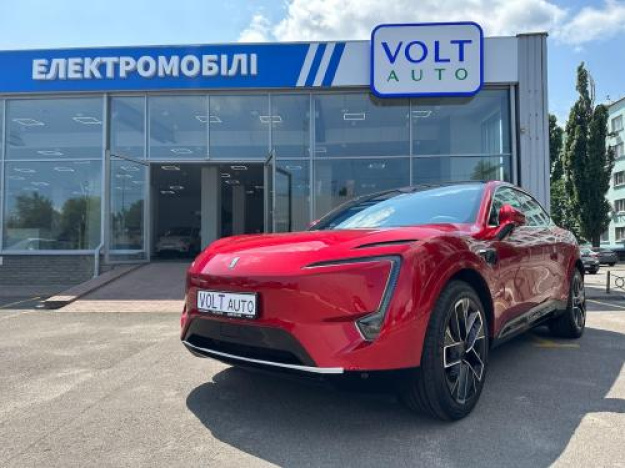 Падіння продажів електромобілів в Україні після скасування пільг стало причиною того, що у Києві почали закриватися автосалони, де ще нещодавно стояли черги за «зеленими» автівками.