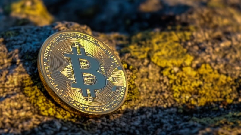 Биткоин-ETF потеряли более $635 млн за сутки, аналитики заметили признаки оживления рынка альткоинов