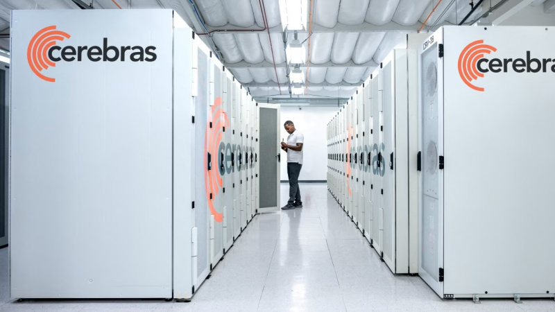 Производитель чипов для искусственного интеллекта Cerebras Systems привлек $5,5 млрд в ходе IPO, а его капитализация достигла $40 млрд, сообщила Financial Times.► Читайте телеграмм-канал «Минфина»: главные финансовые новостиПочему это важноРазмещение стало первой проверкой интереса инвесторов к ИИ-компаниям перед ожидаемым выходом на биржу OpenAI и Anthropic, которые могут последовать за SpaceX Илона Маска уже в этом году, отмечает газета.