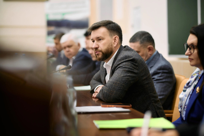 Внутрішньо переміщені особи можуть отримати державну підтримку в різних сферах — фінансову допомогу, житло, працевлаштування, медичні та соціальні послуги.