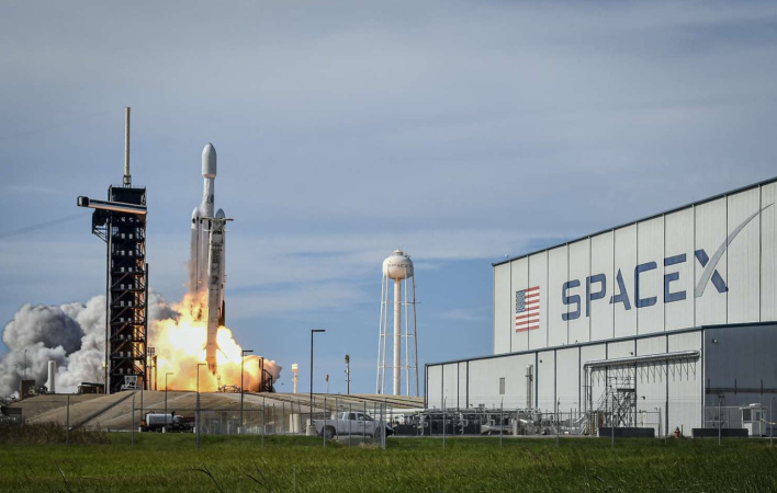 Компанія Ілона Маска SpaceX готується до найбільшого в історії ІРО, а засновник компанії має всі шанси стати першим в історії трильйонером.
